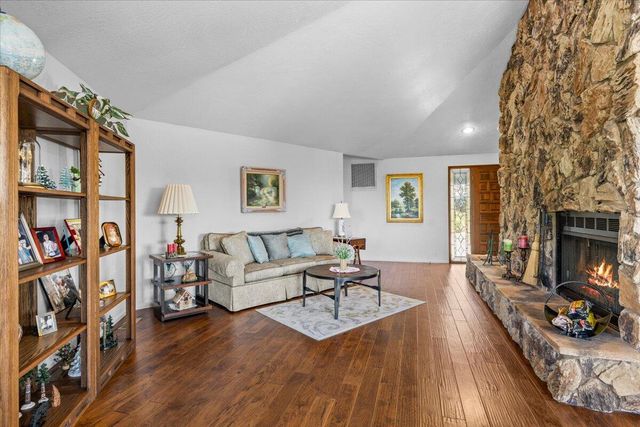 2340 Hillside Drive, Central Point, OR 97502