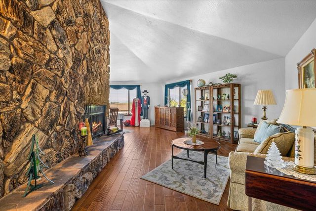 2340 Hillside Drive, Central Point, OR 97502