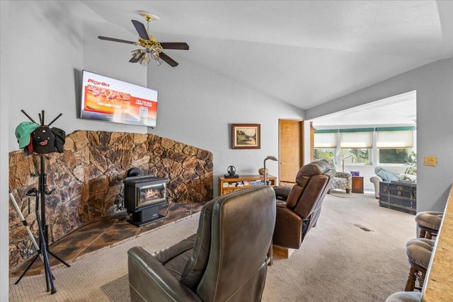 2340 Hillside Drive, Central Point, OR 97502