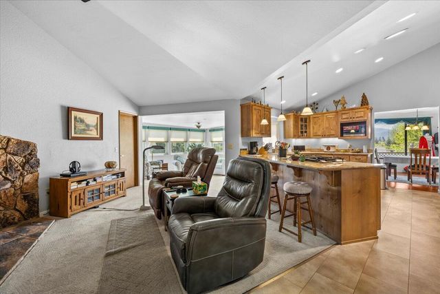 2340 Hillside Drive, Central Point, OR 97502