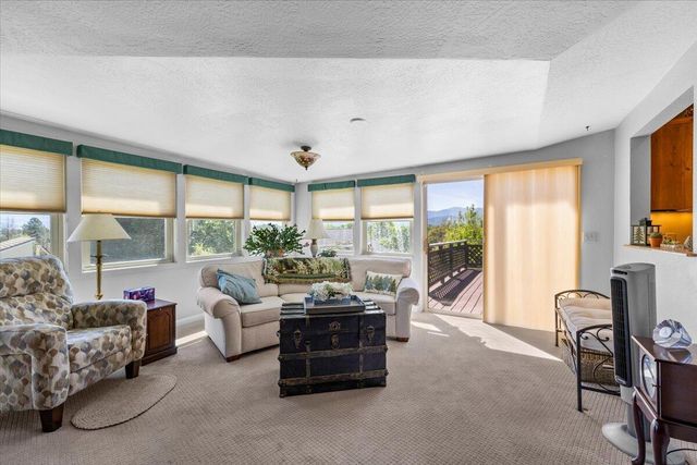 2340 Hillside Drive, Central Point, OR 97502