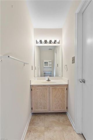 5041 Heathglen CIR, Virginia Beach, VA 23456