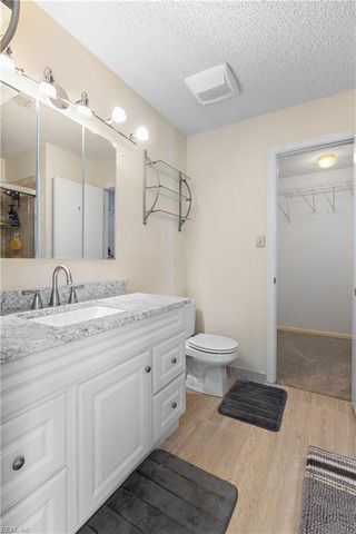 5041 Heathglen CIR, Virginia Beach, VA 23456