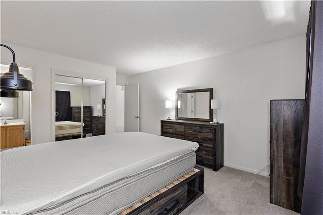 5041 Heathglen CIR, Virginia Beach, VA 23456