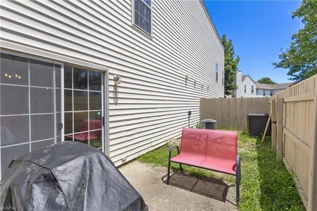 5041 Heathglen CIR, Virginia Beach, VA 23456