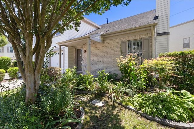 5041 Heathglen CIR, Virginia Beach, VA 23456