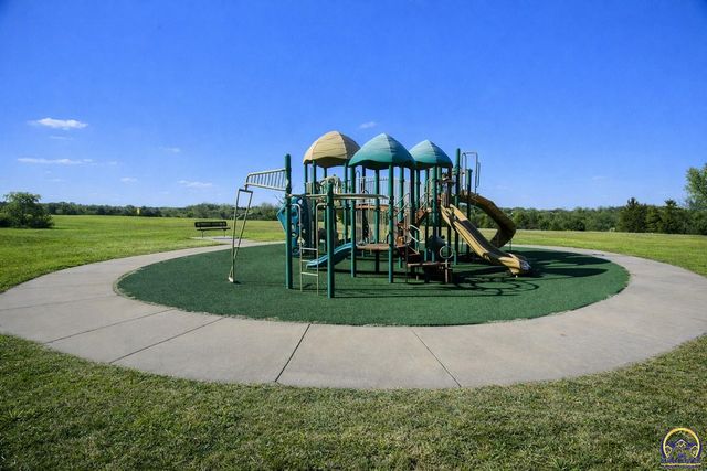 6215 SW 46th CT, Topeka, KS 66614