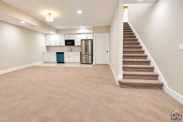 6215 SW 46th CT, Topeka, KS 66614