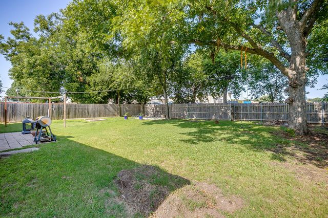 204 Mildred Lane, Benbrook, TX 76126