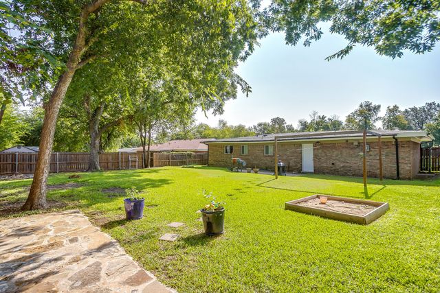 204 Mildred Lane, Benbrook, TX 76126