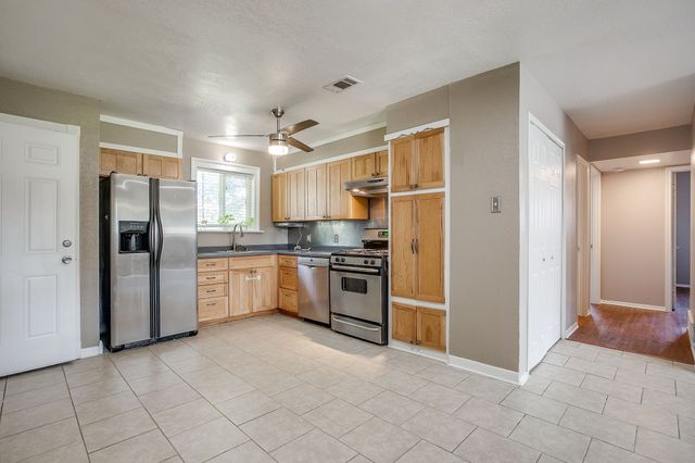 204 Mildred Lane, Benbrook, TX 76126