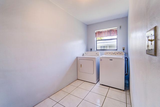 729 N Rainbow N Drive Drive, Hollywood, FL 33021