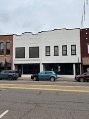 15 N Main Street, Three Rivers, MI 49093