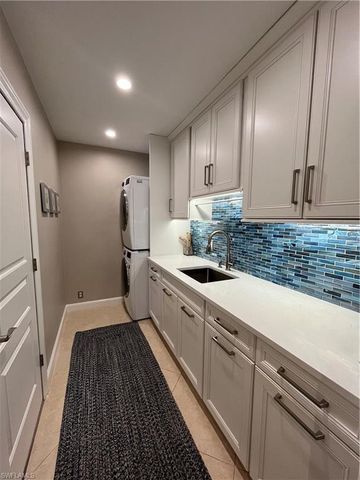 240 Nottingham DR, Naples, FL 34109