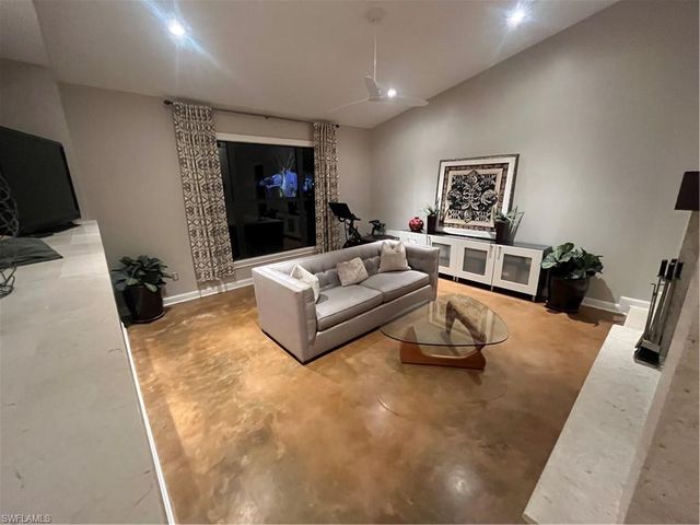 240 Nottingham DR, Naples, FL 34109