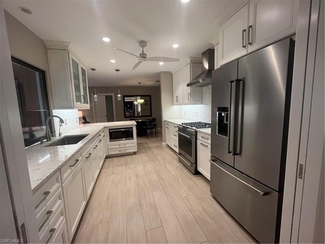 240 Nottingham DR, Naples, FL 34109