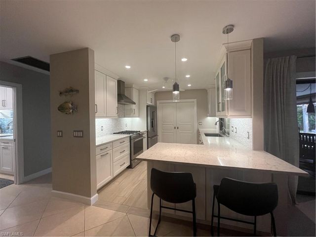240 Nottingham DR, Naples, FL 34109