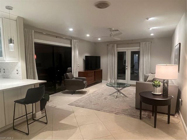 240 Nottingham DR, Naples, FL 34109