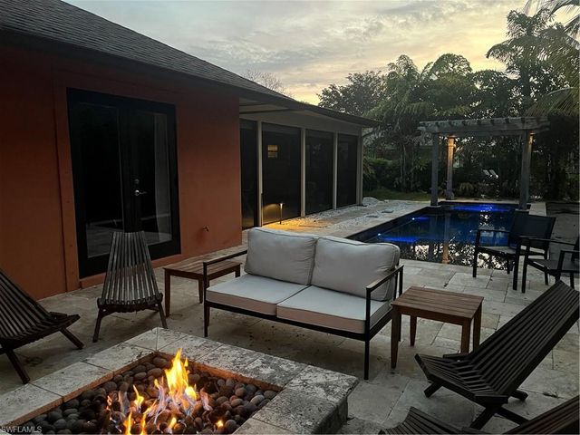 240 Nottingham DR, Naples, FL 34109