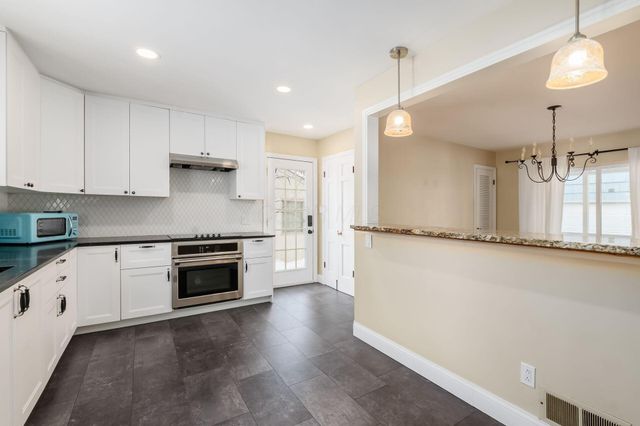 2674 Woodstock Road, Upper Arlington, OH 43221