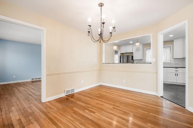 2674 Woodstock Road, Upper Arlington, OH 43221