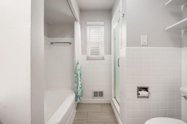 2674 Woodstock Road, Upper Arlington, OH 43221