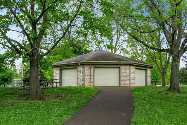 2674 Woodstock Road, Upper Arlington, OH 43221