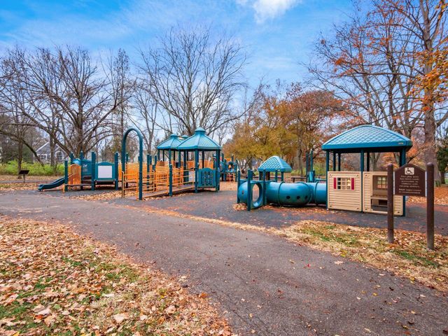 2674 Woodstock Road, Upper Arlington, OH 43221