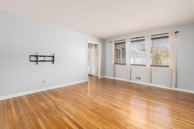 2674 Woodstock Road, Upper Arlington, OH 43221