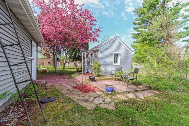 611 SHEARER STREET, Waupaca, WI 54981