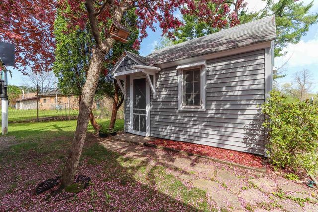 611 SHEARER STREET, Waupaca, WI 54981
