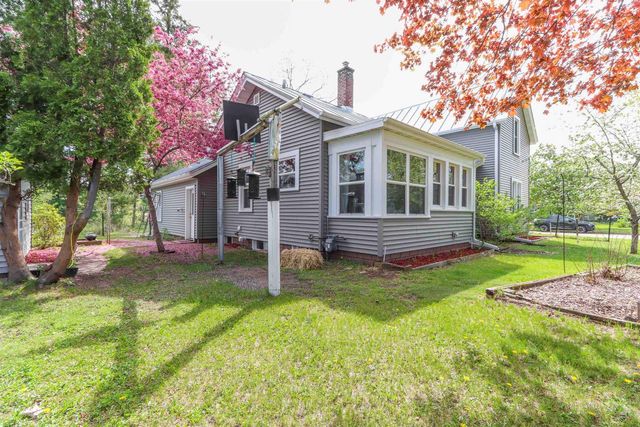 611 SHEARER STREET, Waupaca, WI 54981