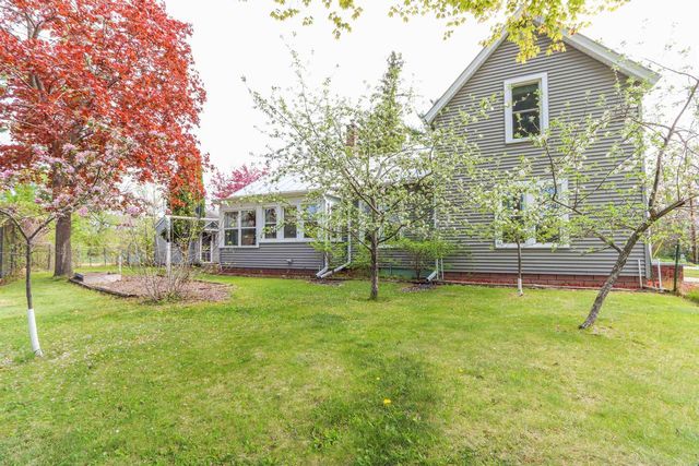 611 SHEARER STREET, Waupaca, WI 54981