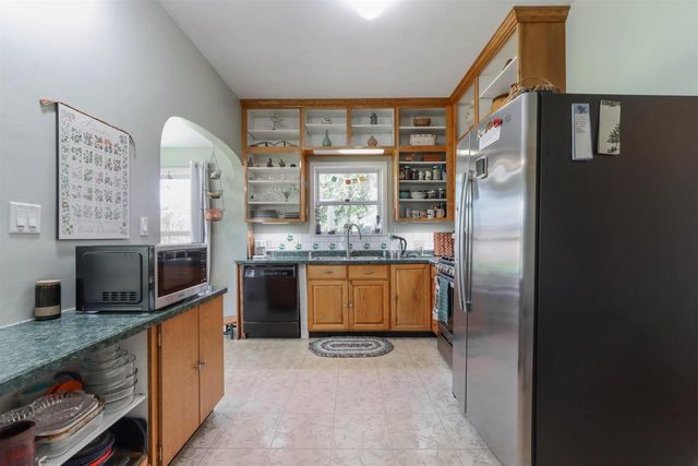 611 SHEARER STREET, Waupaca, WI 54981
