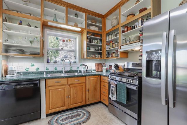 611 SHEARER STREET, Waupaca, WI 54981
