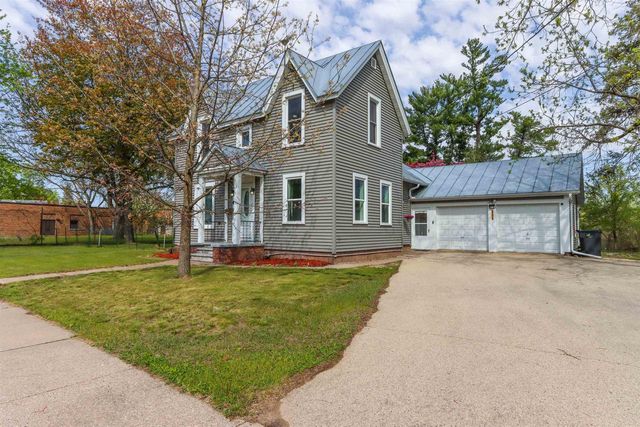 611 SHEARER STREET, Waupaca, WI 54981