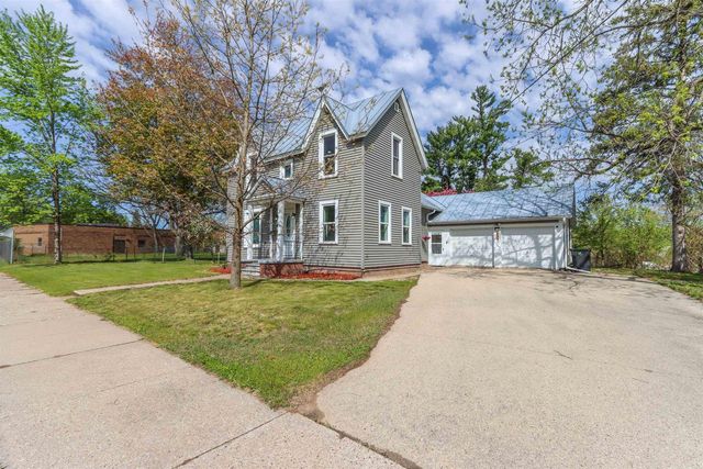 611 SHEARER STREET, Waupaca, WI 54981