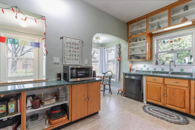 611 SHEARER STREET, Waupaca, WI 54981