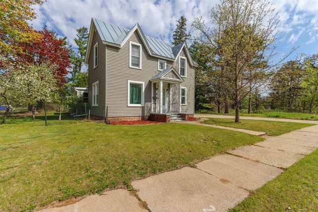 611 SHEARER STREET, Waupaca, WI 54981