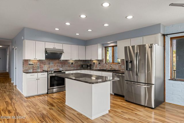 5036 N Calle Bosque, Tucson, AZ 85718