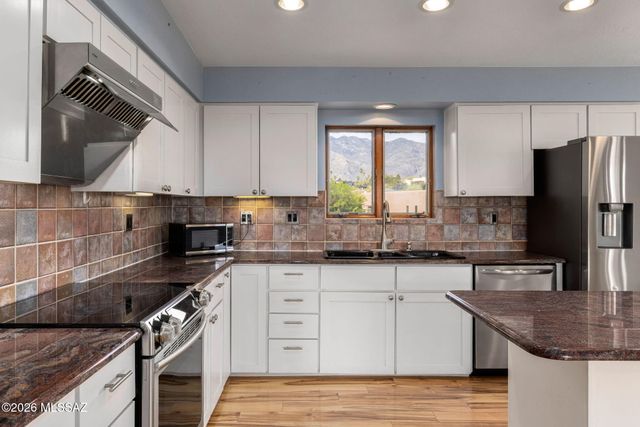 5036 N Calle Bosque, Tucson, AZ 85718