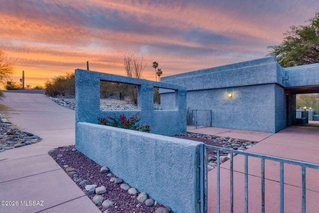 5036 N Calle Bosque, Tucson, AZ 85718