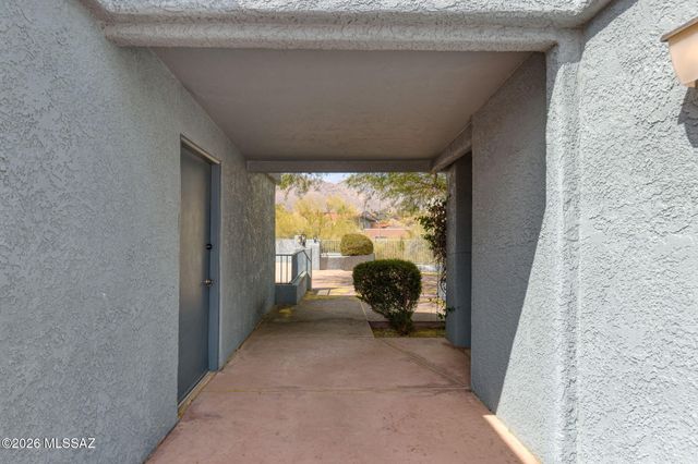 5036 N Calle Bosque, Tucson, AZ 85718