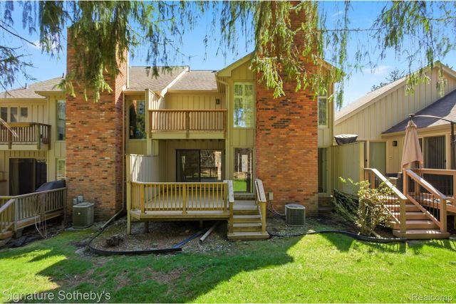 24122 Bingham Pointe Drive 24, Bingham Farms Village, MI 48025