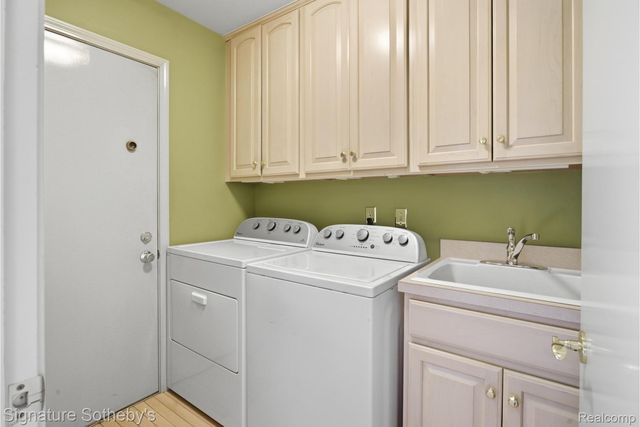 24122 Bingham Pointe Drive 24, Bingham Farms Village, MI 48025