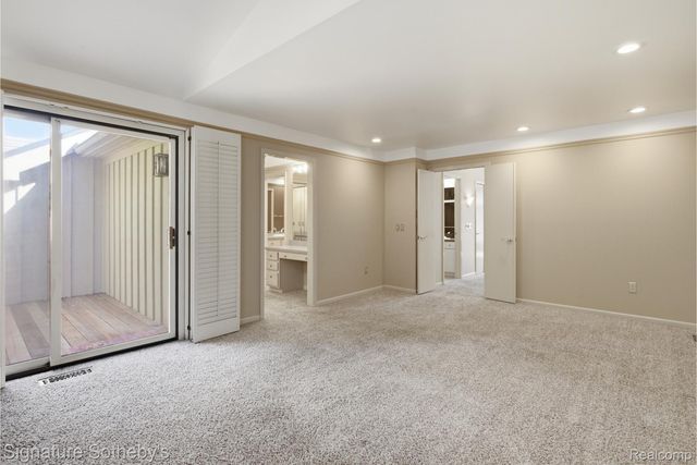 24122 Bingham Pointe Drive 24, Bingham Farms Village, MI 48025