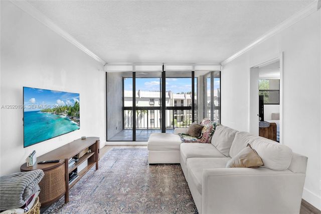 8437 Forest Hills Dr 304, Coral Springs, FL 33065