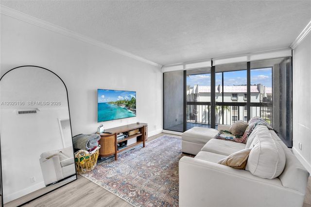 8437 Forest Hills Dr 304, Coral Springs, FL 33065