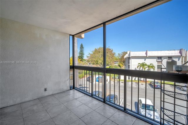 8437 Forest Hills Dr 304, Coral Springs, FL 33065