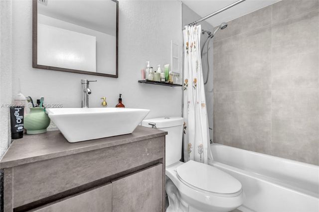 8437 Forest Hills Dr 304, Coral Springs, FL 33065